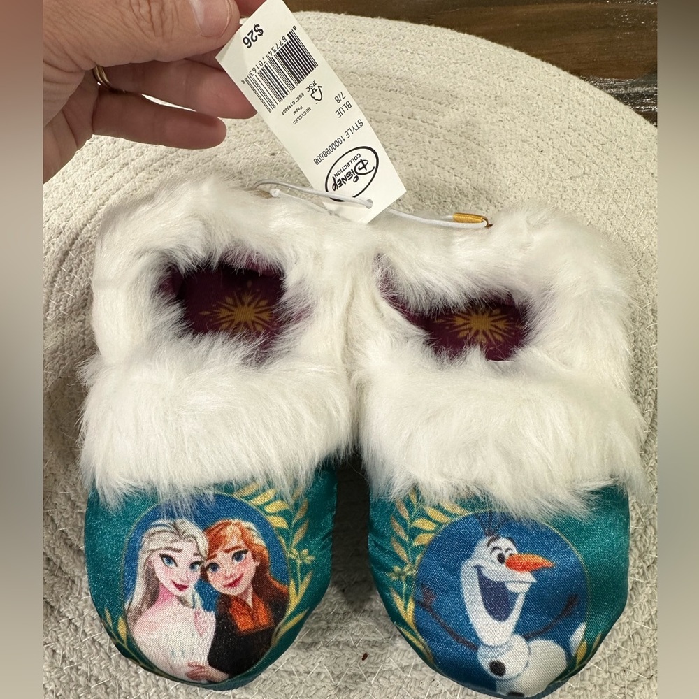 NWT Disney Frozen Elsa, Anna, & Olaf Kids Slippers Size 7/8 Toddler